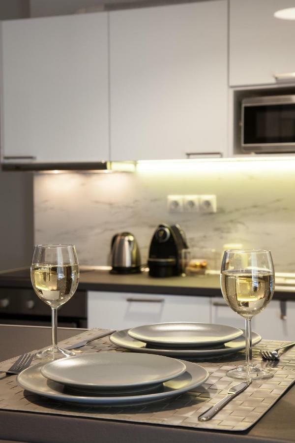 Walk To Markets From A Cozy Studio By Cielo Homes Athena Bagian luar foto